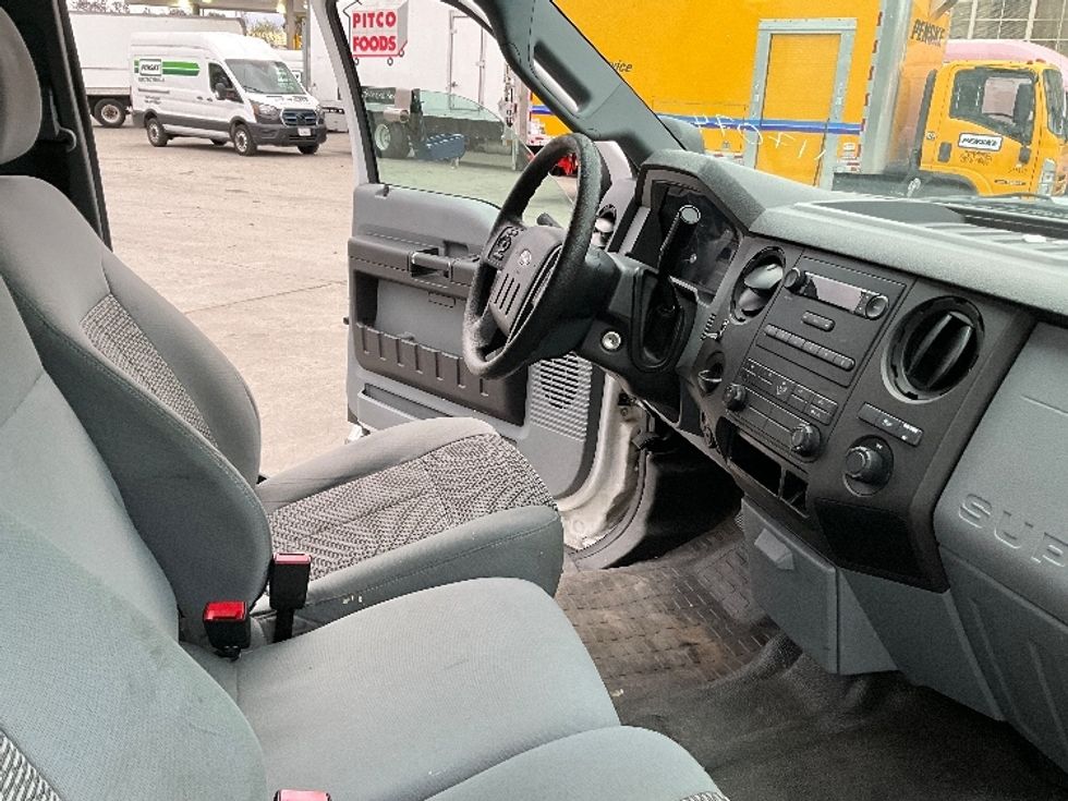 Utility Truck-Specialized Equipment-Ford-2015-F250-West Sacramento-CA-144,620\n\t\tmiles-$ 17,500 - Image 22