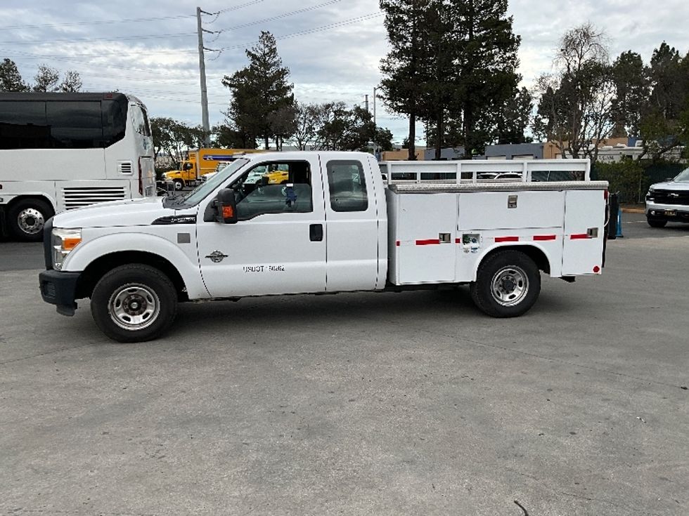 Utility Truck-Specialized Equipment-Ford-2015-F250-West Sacramento-CA-144,620\n\t\tmiles-$ 17,500 - Image 4