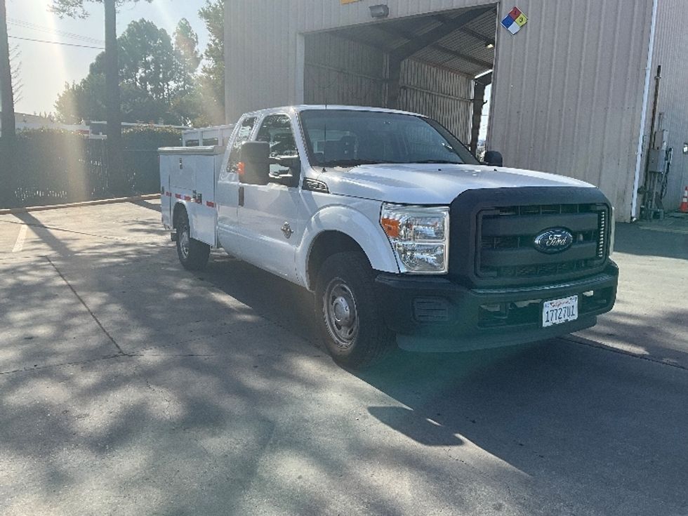 Utility Truck-Specialized Equipment-Ford-2015-F250-West Sacramento-CA-148,632\n\t\tmiles-$ 17,500 - Image 1