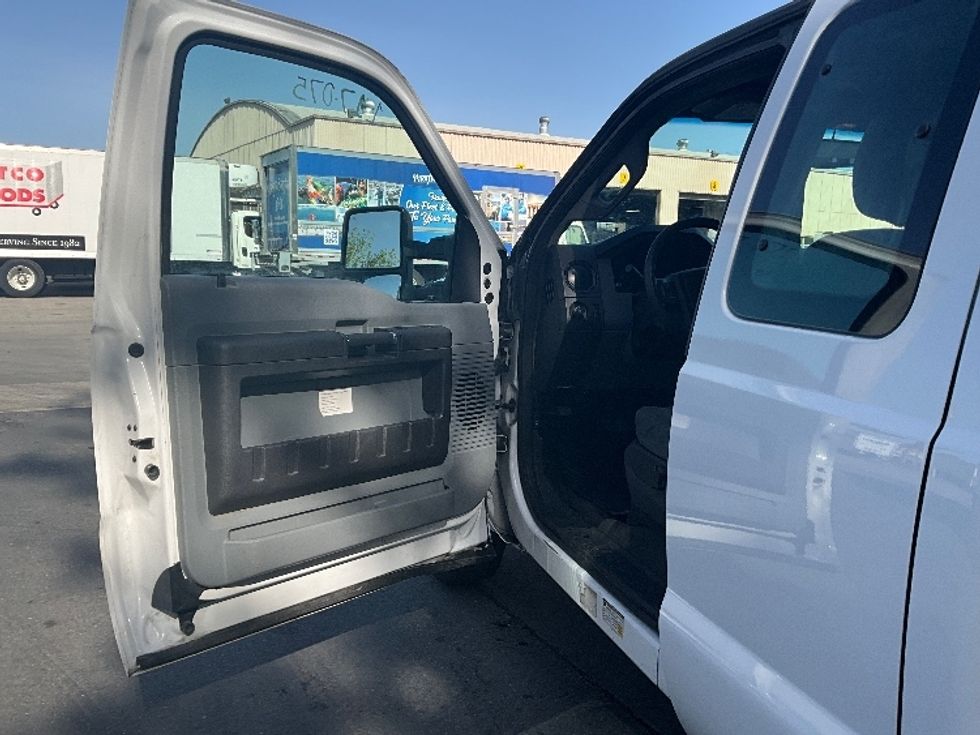 Utility Truck-Specialized Equipment-Ford-2015-F250-West Sacramento-CA-148,632\n\t\tmiles-$ 17,500 - Image 12