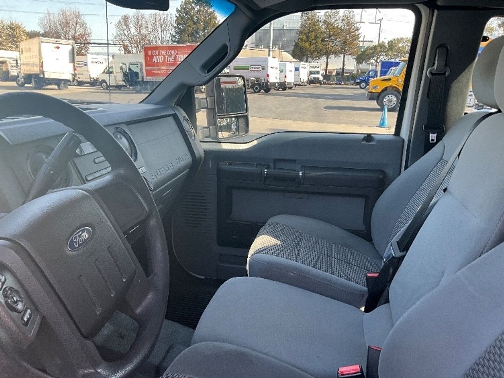 Utility Truck-Specialized Equipment-Ford-2015-F250-West Sacramento-CA-148,632\n\t\tmiles-$ 17,500 - Image 15