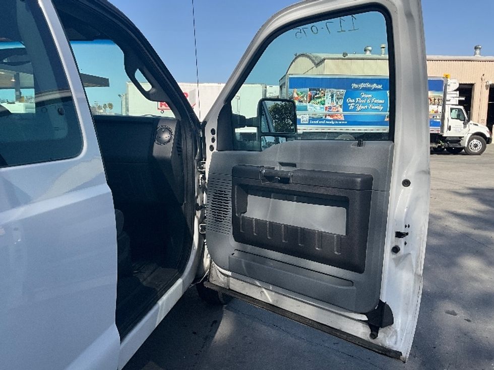 Utility Truck-Specialized Equipment-Ford-2015-F250-West Sacramento-CA-148,632\n\t\tmiles-$ 17,500 - Image 16