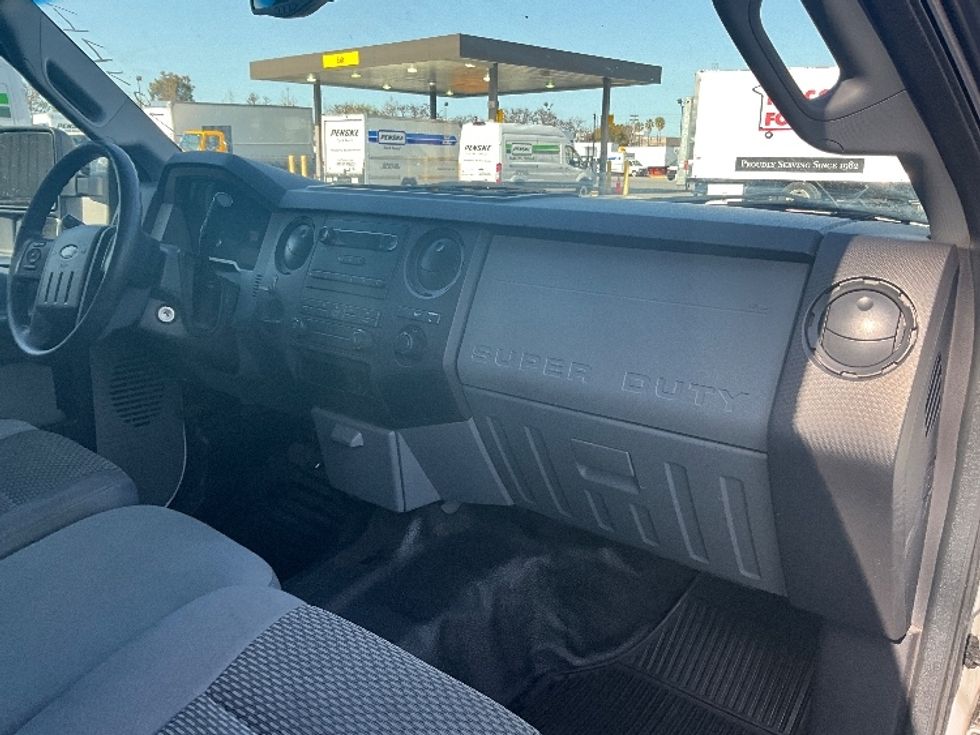 Utility Truck-Specialized Equipment-Ford-2015-F250-West Sacramento-CA-148,632\n\t\tmiles-$ 17,500 - Image 17