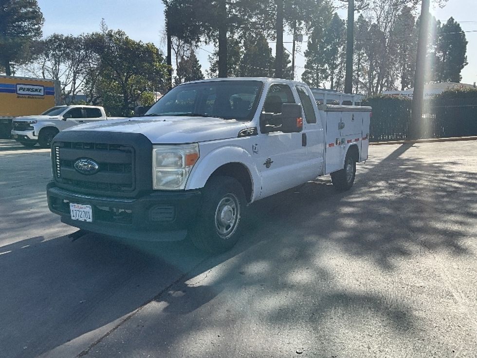 Utility Truck-Specialized Equipment-Ford-2015-F250-West Sacramento-CA-148,632\n\t\tmiles-$ 17,500 - Image 3