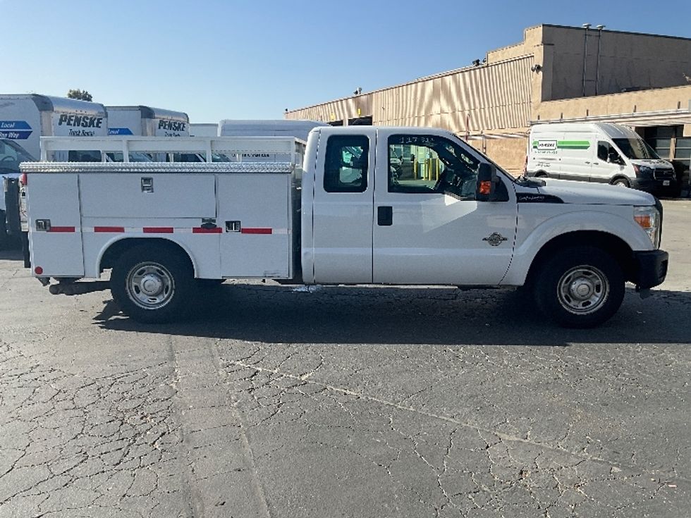 Utility Truck-Specialized Equipment-Ford-2015-F250-West Sacramento-CA-233,801\n\t\tmiles-$ 15,000 - Image 15