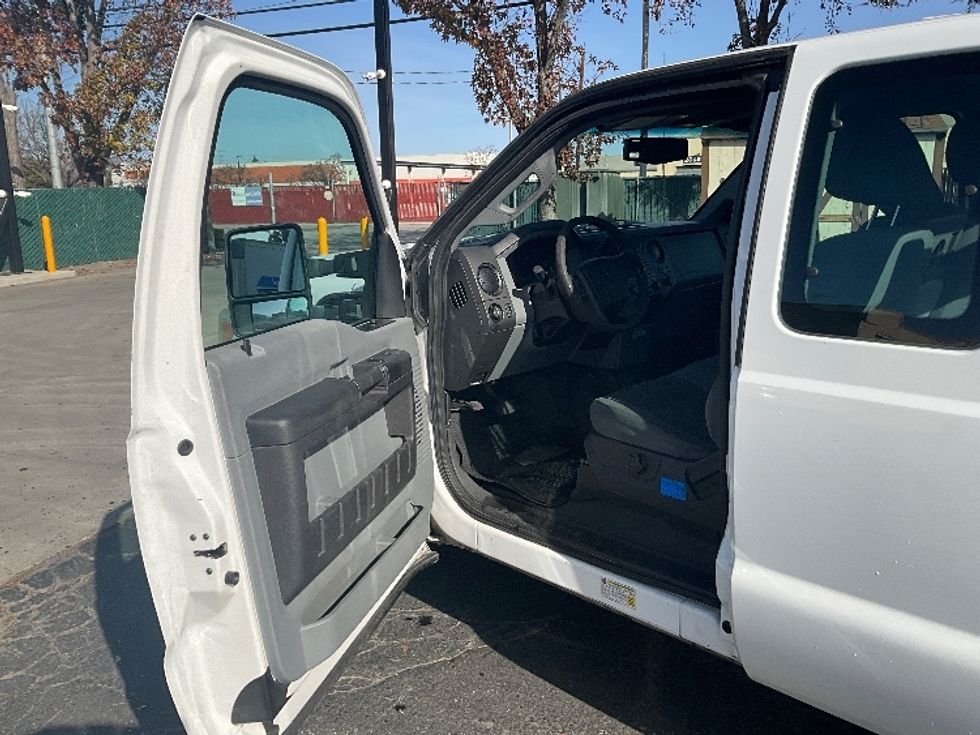 Utility Truck-Specialized Equipment-Ford-2015-F250-West Sacramento-CA-233,801\n\t\tmiles-$ 15,000 - Image 16