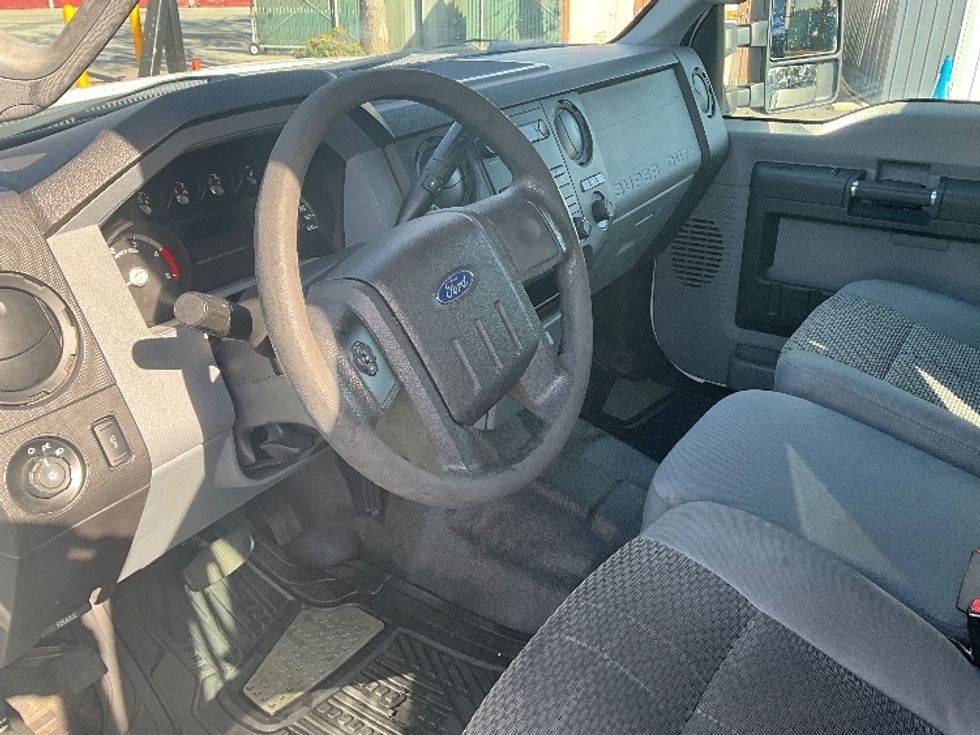 Utility Truck-Specialized Equipment-Ford-2015-F250-West Sacramento-CA-233,801\n\t\tmiles-$ 15,000 - Image 17