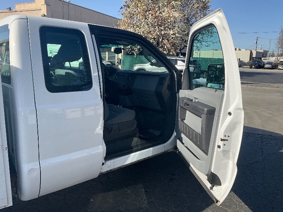 Utility Truck-Specialized Equipment-Ford-2015-F250-West Sacramento-CA-233,801\n\t\tmiles-$ 15,000 - Image 20