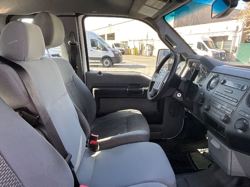 Utility Truck-Specialized Equipment-Ford-2015-F250-West Sacramento-CA-233,801\n\t\tmiles-$ 15,000 - Image 22