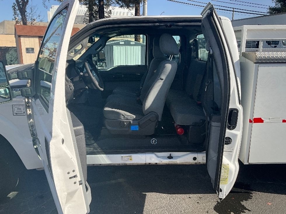 Utility Truck-Specialized Equipment-Ford-2015-F250-West Sacramento-CA-233,801\n\t\tmiles-$ 15,000 - Image 25