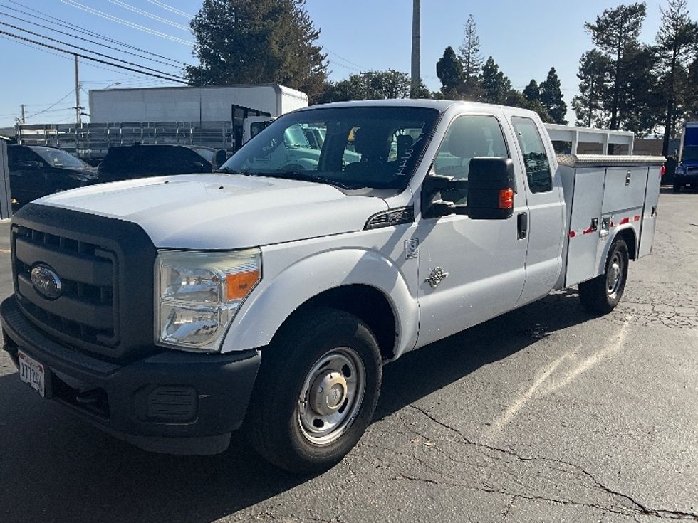 Utility Truck-Specialized Equipment-Ford-2015-F250-West Sacramento-CA-233,801\n\t\tmiles-$ 15,000 - Image 3