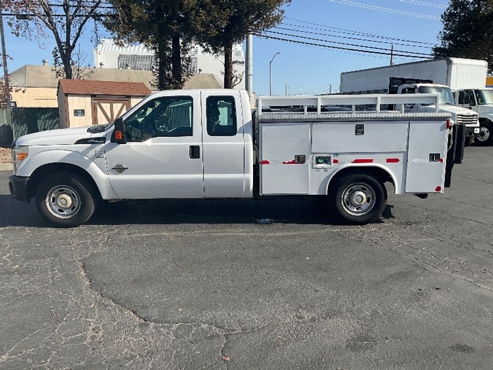 Utility Truck-Specialized Equipment-Ford-2015-F250-West Sacramento-CA-233,801\n\t\tmiles-$ 15,000 - Image 4