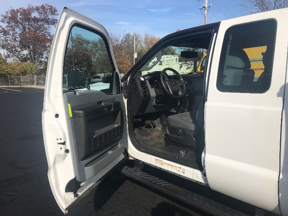 Utility Truck-Specialized Equipment-Ford-2015-F450-Bensalem-PA-66,290\n\t\tmiles-$ 33,500 - Image 17