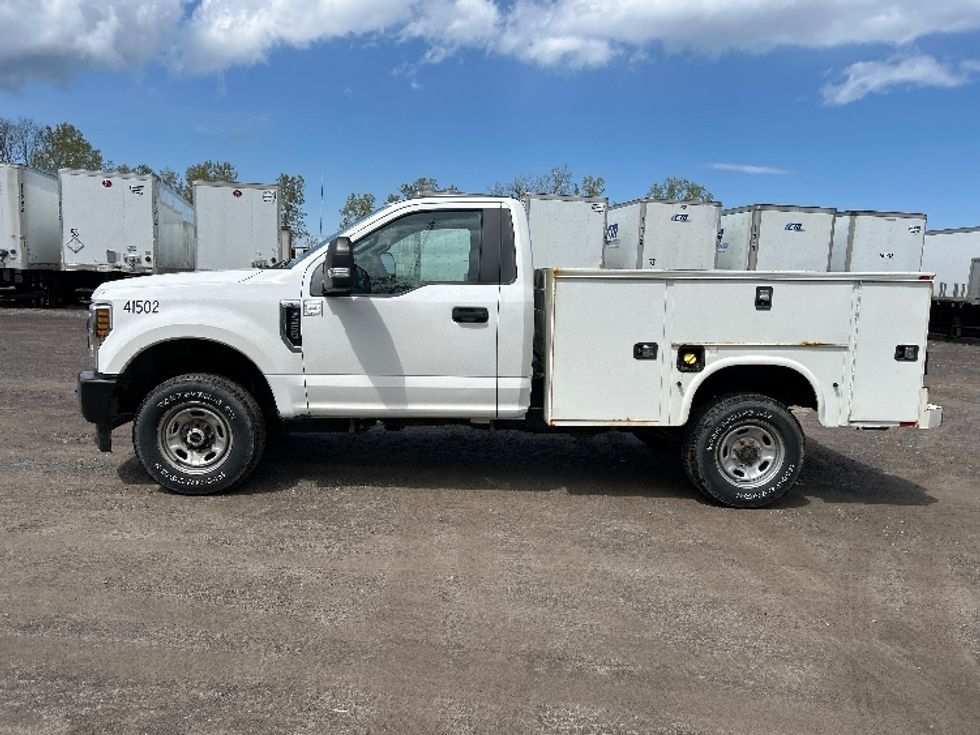 Utility Truck-Specialized Equipment-Ford-2019-F350-Rochester-NY-122,130\n\t\tmiles-$ 30,500 - Image 4