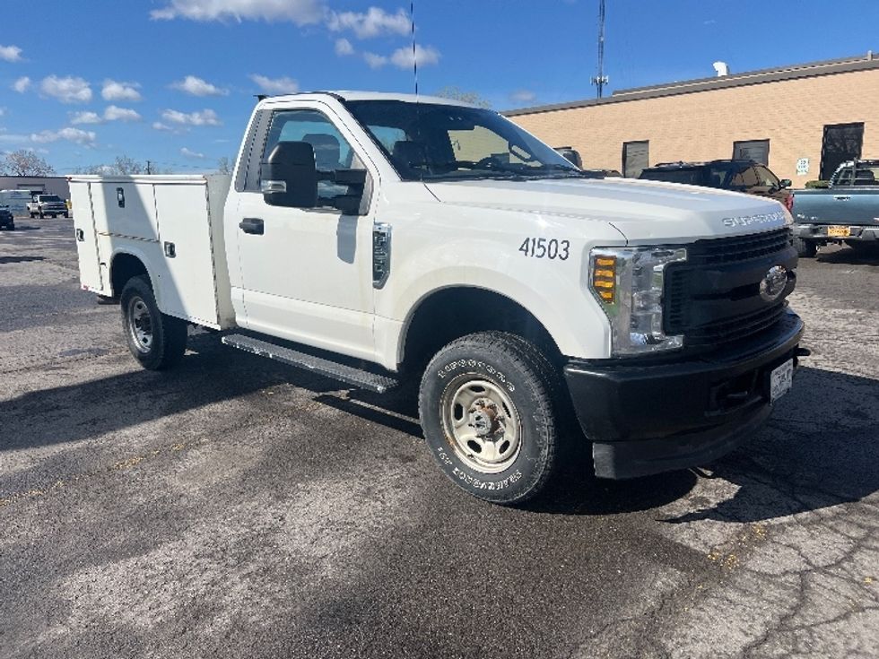 Utility Truck-Specialized Equipment-Ford-2019-F350-Rochester-NY-131,270\n\t\tmiles-$ 30,000 - Image 1