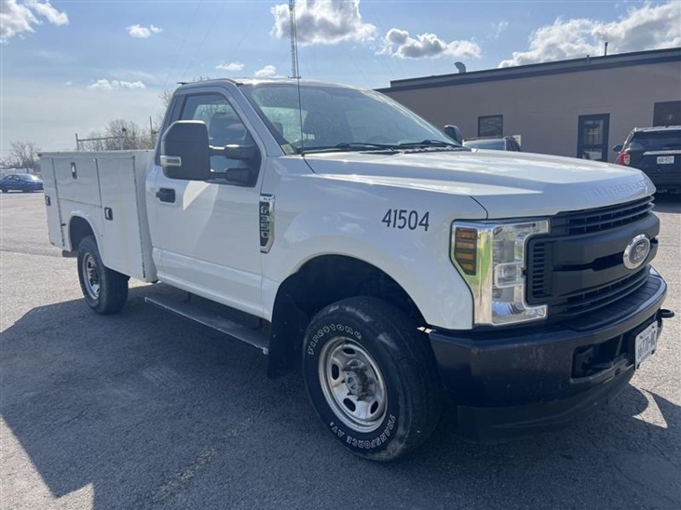 Utility Truck-Specialized Equipment-Ford-2019-F350-Rochester-NY-135,972\n\t\tmiles-$ 30,000 - Image 1