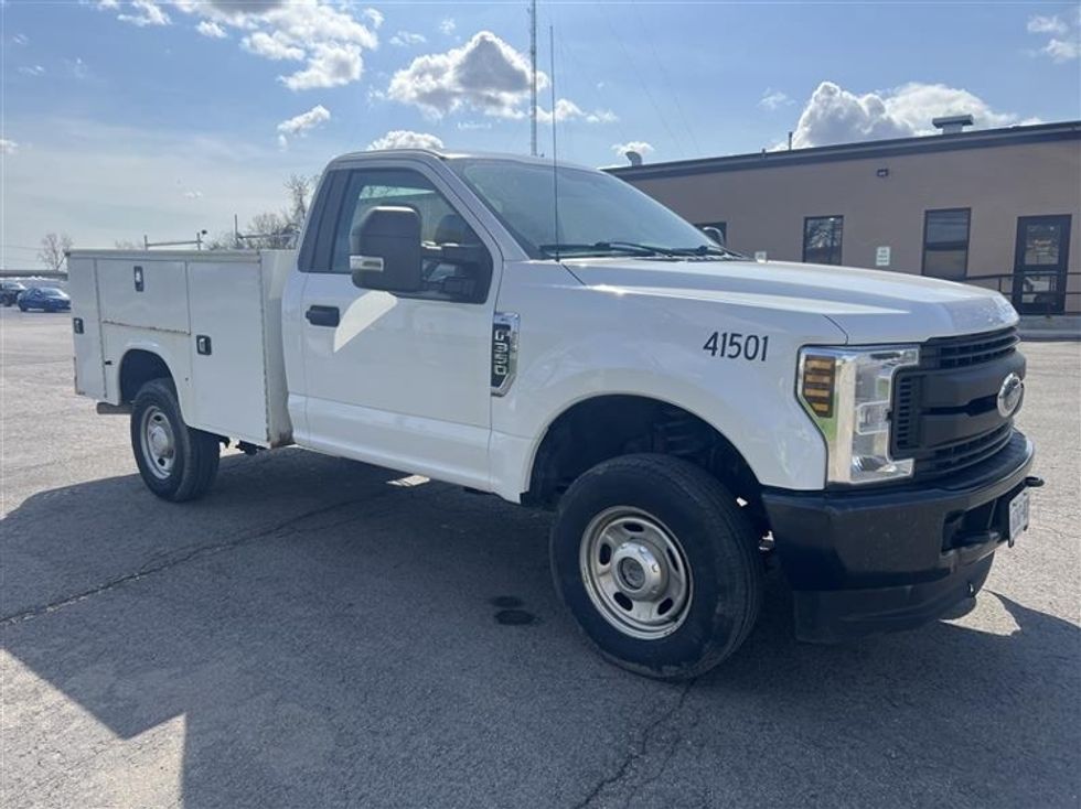 Utility Truck-Specialized Equipment-Ford-2019-F350-Rochester-NY-145,629\n\t\tmiles-$ 30,250 - Image 1