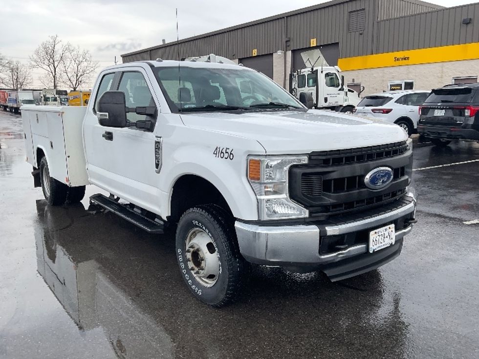 Utility Truck-Specialized Equipment-Ford-2020-F350-Rochester-NY-128,837\n\t\tmiles-$ 31,250 - Image 1