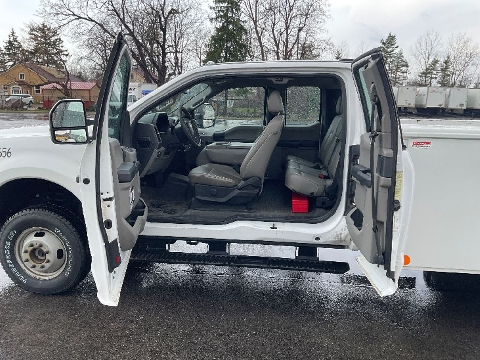 Utility Truck-Specialized Equipment-Ford-2020-F350-Rochester-NY-128,837\n\t\tmiles-$ 31,250 - Image 16