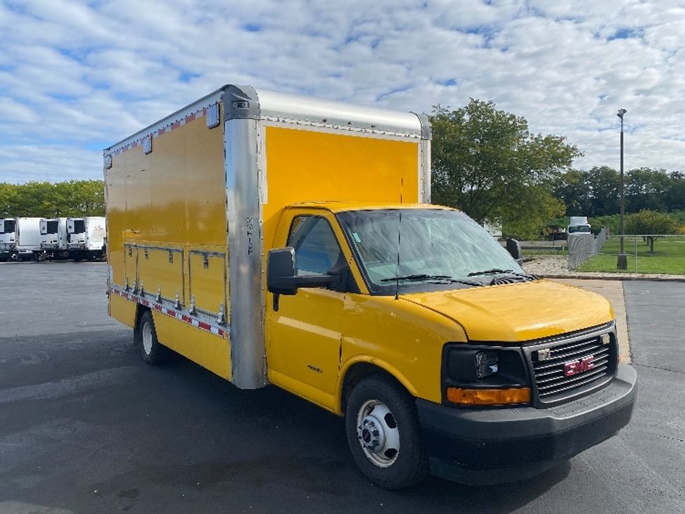 Utility Truck-Specialized Equipment-GMC-2017-G33903-York-PA-175,598\n\t\tmiles-$ 9,000 - Image 1