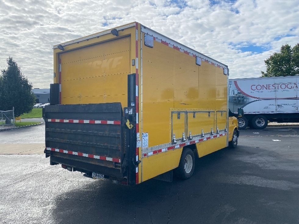 Utility Truck-Specialized Equipment-GMC-2017-G33903-York-PA-175,598\n\t\tmiles-$ 9,000 - Image 13