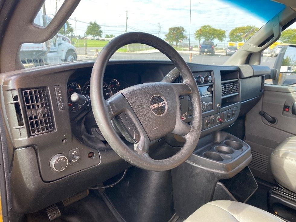 Utility Truck-Specialized Equipment-GMC-2017-G33903-York-PA-175,598\n\t\tmiles-$ 9,000 - Image 17