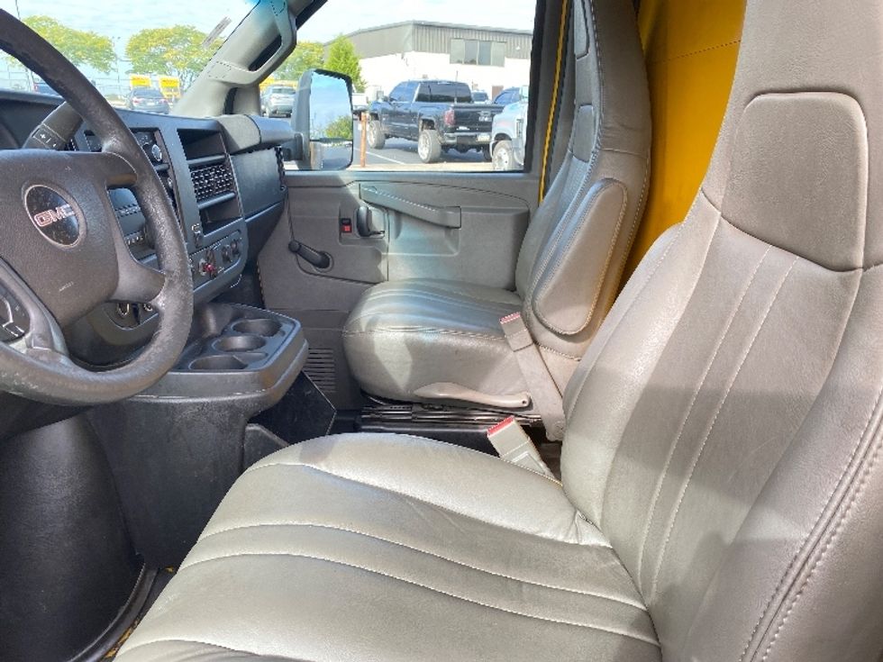Utility Truck-Specialized Equipment-GMC-2017-G33903-York-PA-175,598\n\t\tmiles-$ 9,000 - Image 19