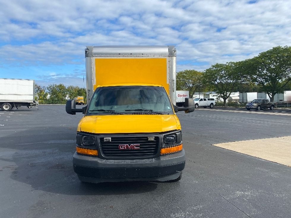 Utility Truck-Specialized Equipment-GMC-2017-G33903-York-PA-175,598\n\t\tmiles-$ 9,000 - Image 2