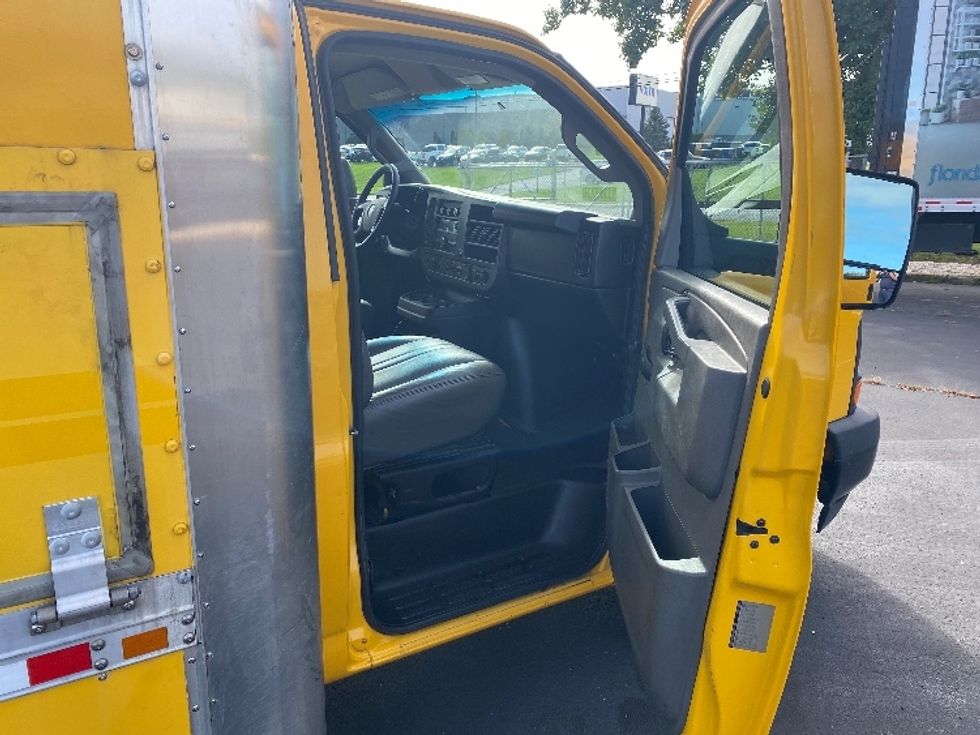 Utility Truck-Specialized Equipment-GMC-2017-G33903-York-PA-175,598\n\t\tmiles-$ 9,000 - Image 20