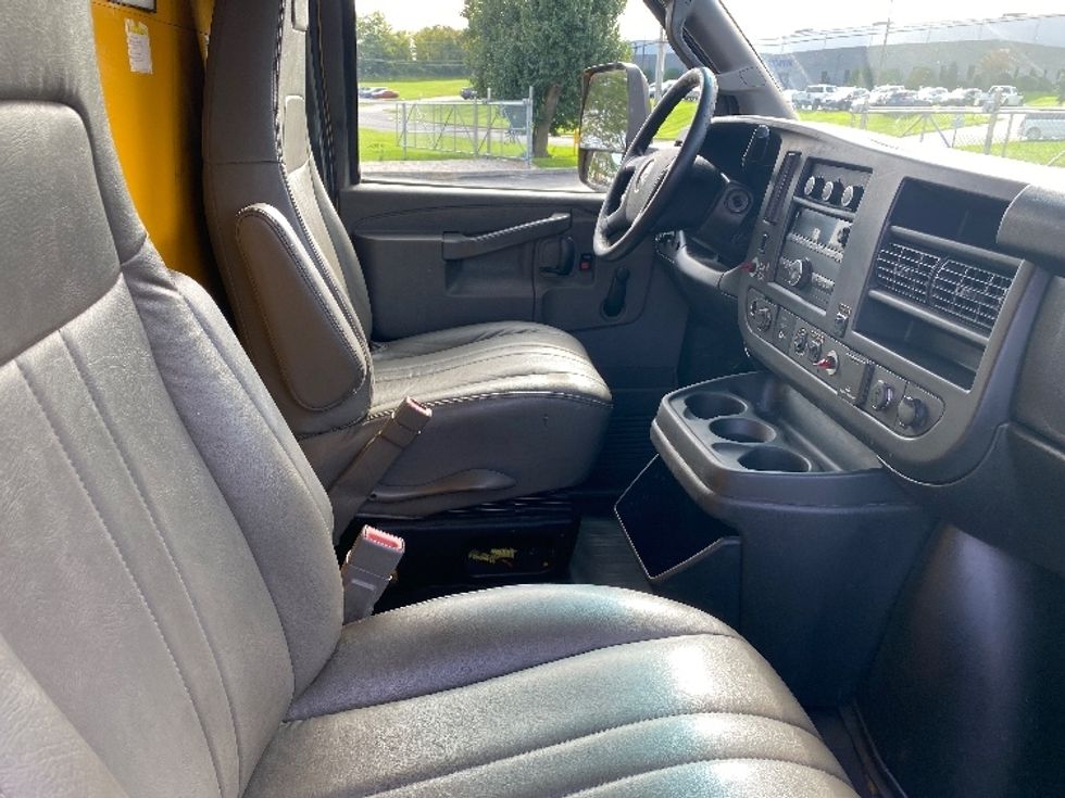 Utility Truck-Specialized Equipment-GMC-2017-G33903-York-PA-175,598\n\t\tmiles-$ 9,000 - Image 22