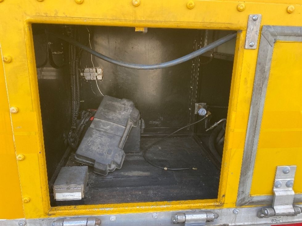 Utility Truck-Specialized Equipment-GMC-2017-G33903-York-PA-175,598\n\t\tmiles-$ 9,000 - Image 26