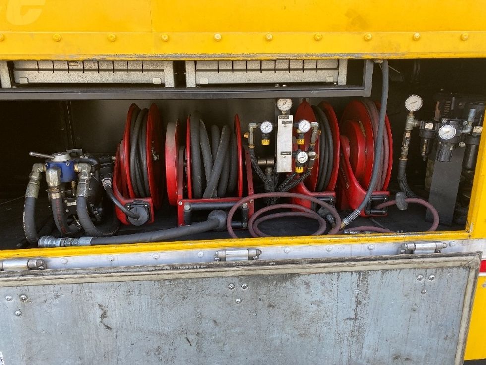 Utility Truck-Specialized Equipment-GMC-2017-G33903-York-PA-175,598\n\t\tmiles-$ 9,000 - Image 27