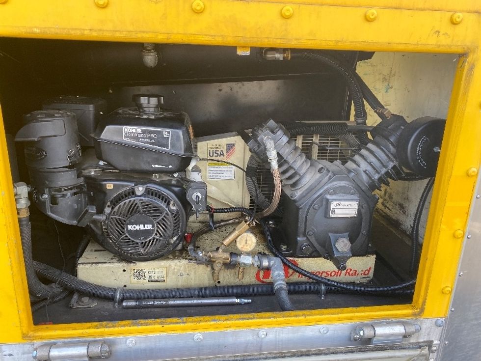 Utility Truck-Specialized Equipment-GMC-2017-G33903-York-PA-175,598\n\t\tmiles-$ 9,000 - Image 28