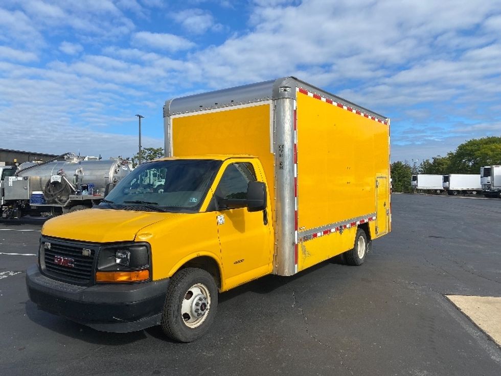 Utility Truck-Specialized Equipment-GMC-2017-G33903-York-PA-175,598\n\t\tmiles-$ 9,000 - Image 3