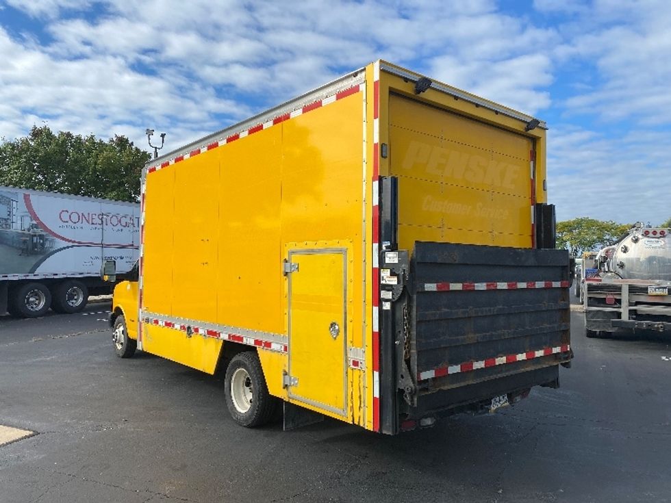 Utility Truck-Specialized Equipment-GMC-2017-G33903-York-PA-175,598\n\t\tmiles-$ 9,000 - Image 6