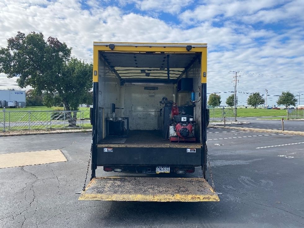 Utility Truck-Specialized Equipment-GMC-2017-G33903-York-PA-175,598\n\t\tmiles-$ 9,000 - Image 8