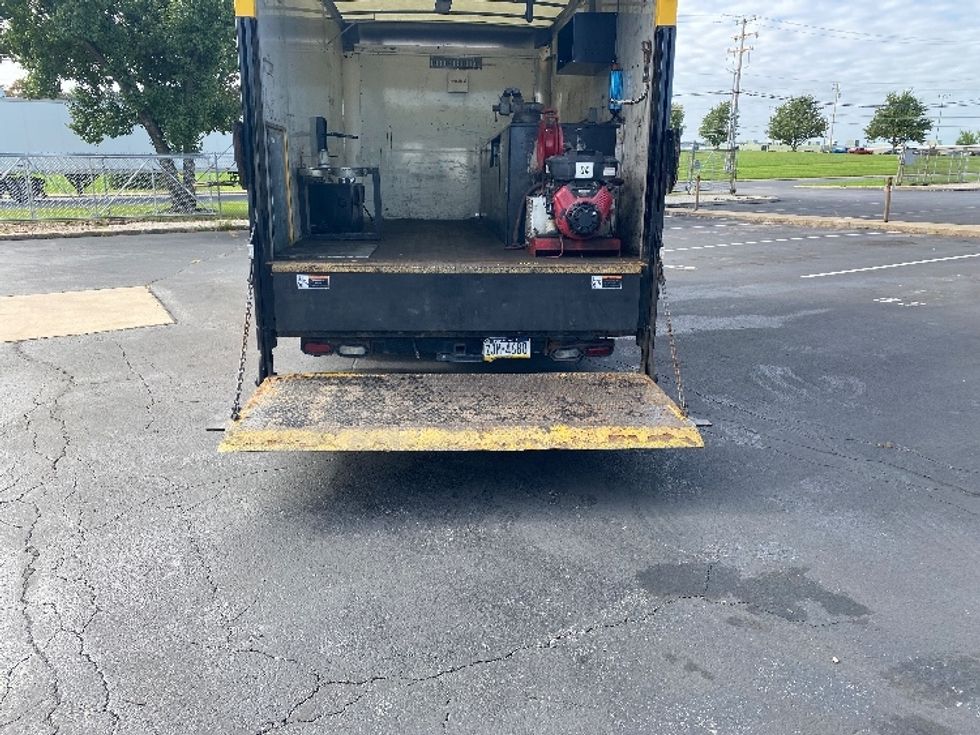 Utility Truck-Specialized Equipment-GMC-2017-G33903-York-PA-175,598\n\t\tmiles-$ 9,000 - Image 9