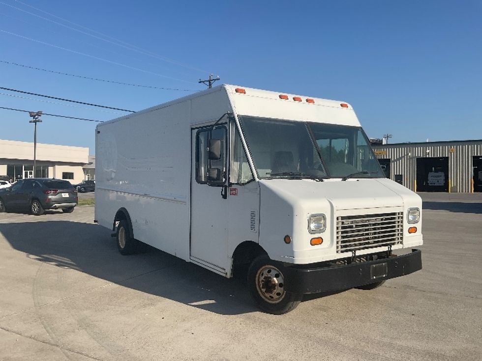Walk-in Van (Step Van)-Light and Medium Duty Trucks-Ford-2006-E450-Knoxville-TN-168,782\n\t\tmiles-$ 8,500 - Image 1
