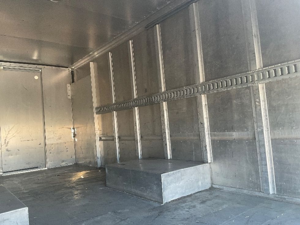 Walk-in Van (Step Van)-Light and Medium Duty Trucks-Ford-2006-E450-Knoxville-TN-168,782\n\t\tmiles-$ 8,500 - Image 10