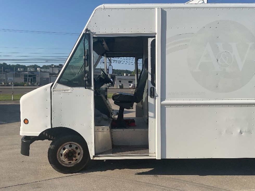 Walk-in Van (Step Van)-Light and Medium Duty Trucks-Ford-2006-E450-Knoxville-TN-168,782\n\t\tmiles-$ 8,500 - Image 12