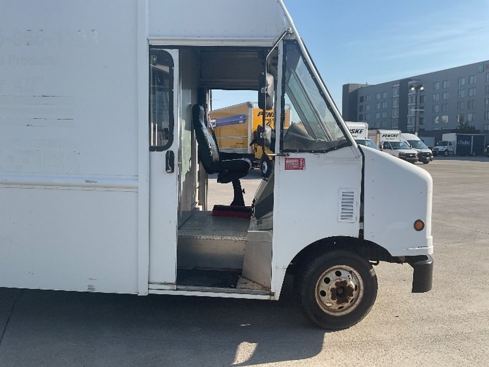 Walk-in Van (Step Van)-Light and Medium Duty Trucks-Ford-2006-E450-Knoxville-TN-168,782\n\t\tmiles-$ 8,500 - Image 13