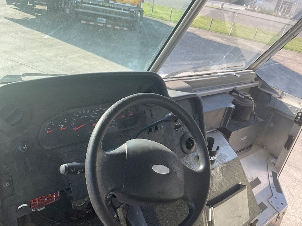Walk-in Van (Step Van)-Light and Medium Duty Trucks-Ford-2006-E450-Knoxville-TN-168,782\n\t\tmiles-$ 8,500 - Image 15