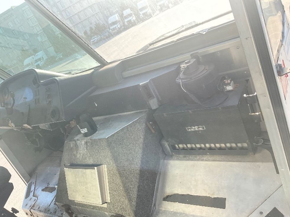 Walk-in Van (Step Van)-Light and Medium Duty Trucks-Ford-2006-E450-Knoxville-TN-168,782\n\t\tmiles-$ 8,500 - Image 17