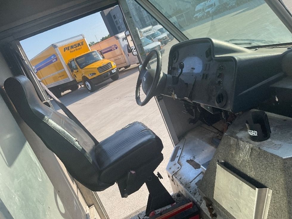 Walk-in Van (Step Van)-Light and Medium Duty Trucks-Ford-2006-E450-Knoxville-TN-168,782\n\t\tmiles-$ 8,500 - Image 18