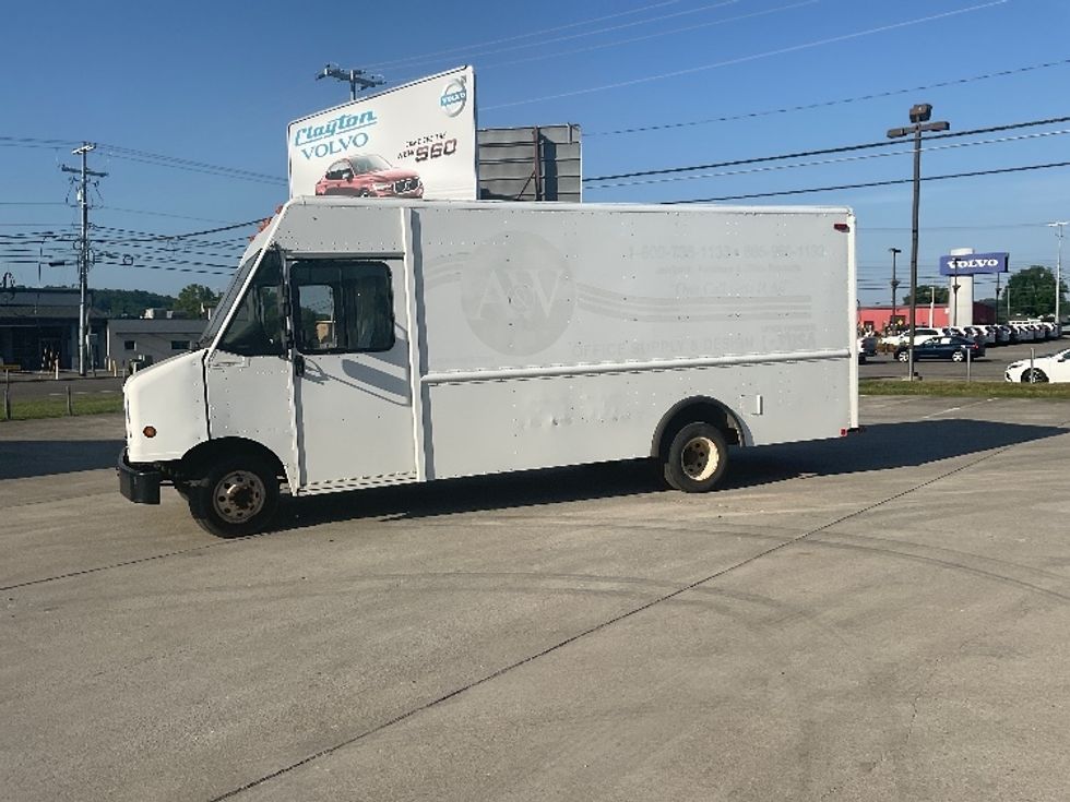Walk-in Van (Step Van)-Light and Medium Duty Trucks-Ford-2006-E450-Knoxville-TN-168,782\n\t\tmiles-$ 8,500 - Image 4