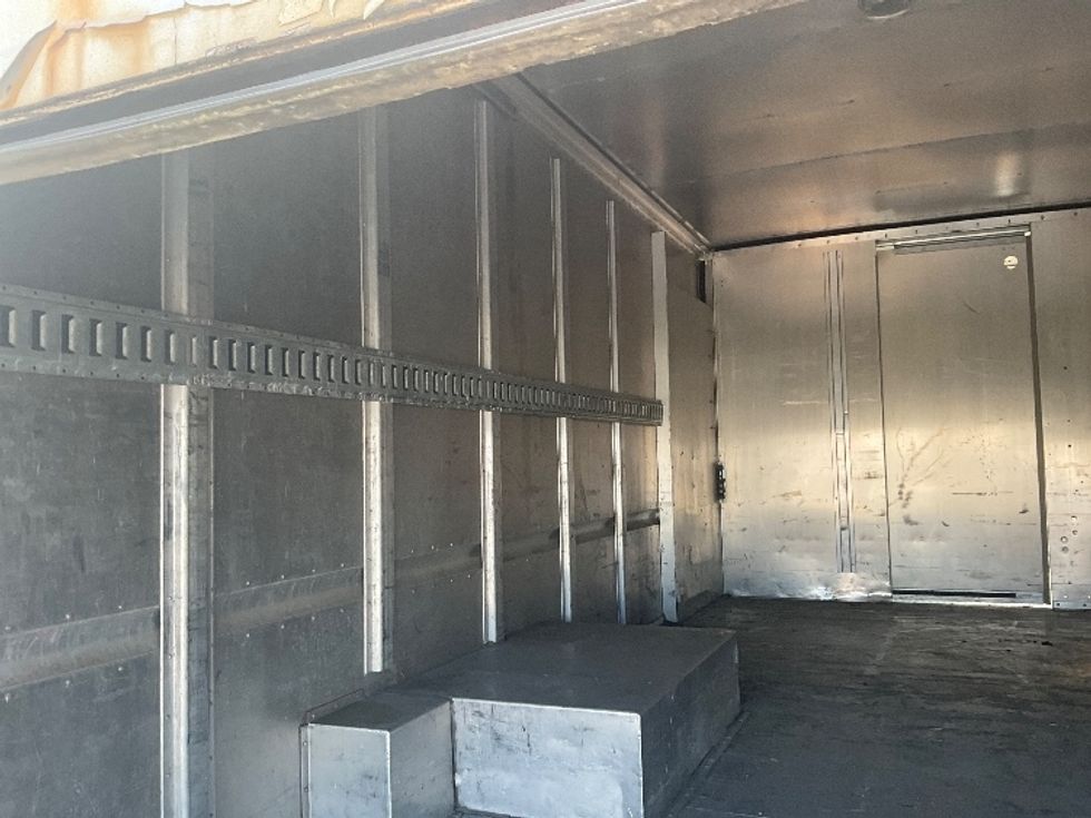 Walk-in Van (Step Van)-Light and Medium Duty Trucks-Ford-2006-E450-Knoxville-TN-168,782\n\t\tmiles-$ 8,500 - Image 8