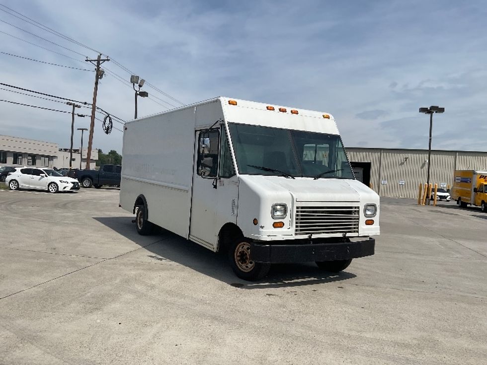Walk-in Van (Step Van)-Light and Medium Duty Trucks-Ford-2006-E450-Knoxville-TN-472,385\n\t\tmiles-$ 7,000 - Image 1