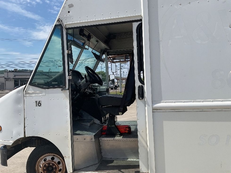 Walk-in Van (Step Van)-Light and Medium Duty Trucks-Ford-2006-E450-Knoxville-TN-472,385\n\t\tmiles-$ 7,000 - Image 12