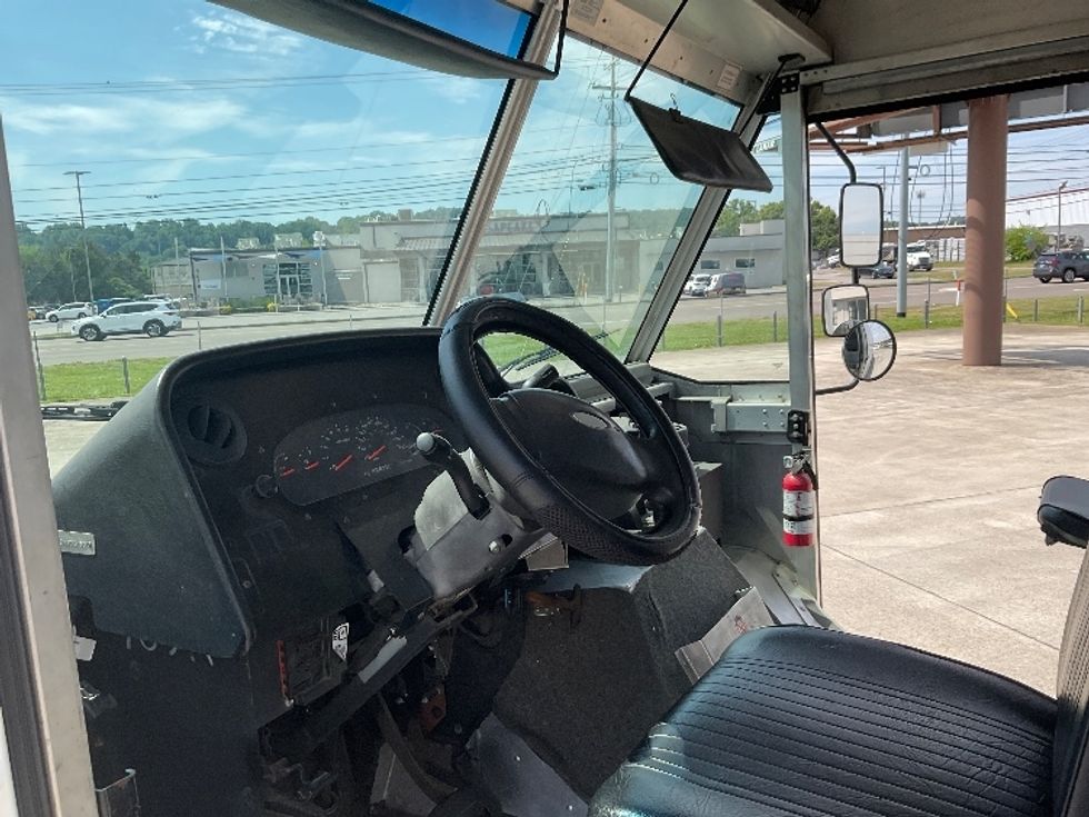 Walk-in Van (Step Van)-Light and Medium Duty Trucks-Ford-2006-E450-Knoxville-TN-472,385\n\t\tmiles-$ 7,000 - Image 13