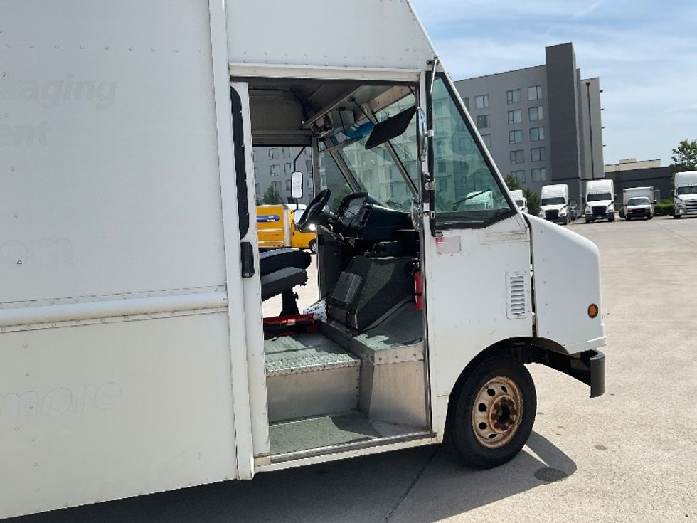 Walk-in Van (Step Van)-Light and Medium Duty Trucks-Ford-2006-E450-Knoxville-TN-472,385\n\t\tmiles-$ 7,000 - Image 16